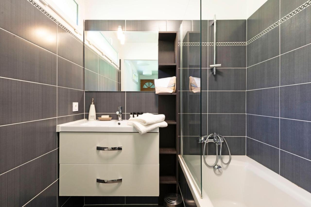 Select'Sohome - La Fossette - Appartement Pour 4 Personnes Avec Terrasse Et Vue Mer ! - Fos-04 Le Lavandou Esterno foto